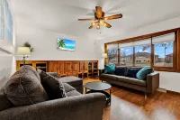 3 Bedroom, cozy house in Milwaukee near airport