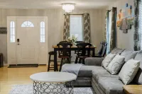 Pleasantly comfortable suburban home for up to 8 Hotels in Braintree