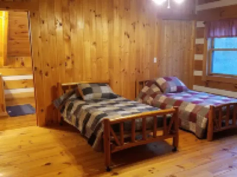 Relaxing Log Cabin Sleeps 6