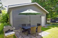 CDA home walking distance to beaches, parks, library and downtown boutiques