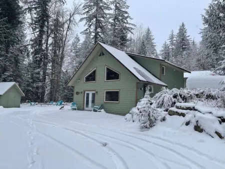 The River Cabin near Mt. Baker