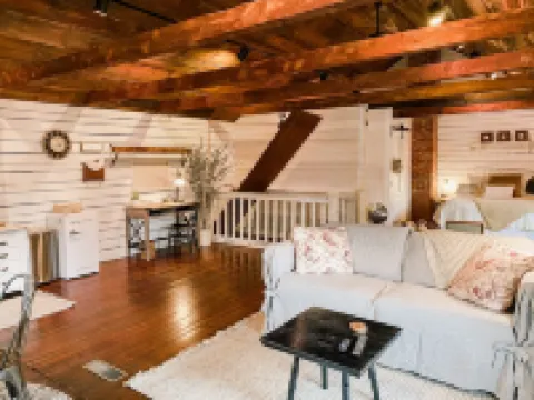 Loft two story with first floor workout room, WIFI, complete cottage to yourself