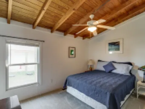 Escape to Our Spacious & Serene 3-Bedroom Home with Stunning Bay Views. Hotels in Milford