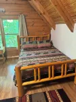 Luxury Log Cabin adjoins GSMNP . Magnificent Views , Nature Lovers Paradise !