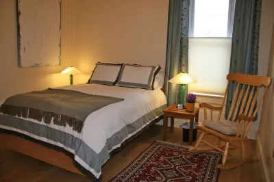 By the River & Downtown, Beautiful, Comfortable, Kids Welcome STL# 02559535