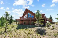 Elite Mountain Estate w/ Game Room & Private Acres