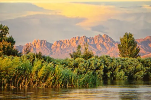 Billy the Kids getaway in heart of Historical Mesilla Plaza, N.M. 梅西亞住宿飯店