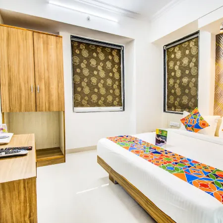 FabHotel Marvel Bliss Отели рядом с достопримечательностью «Торговый центр Inorbit»