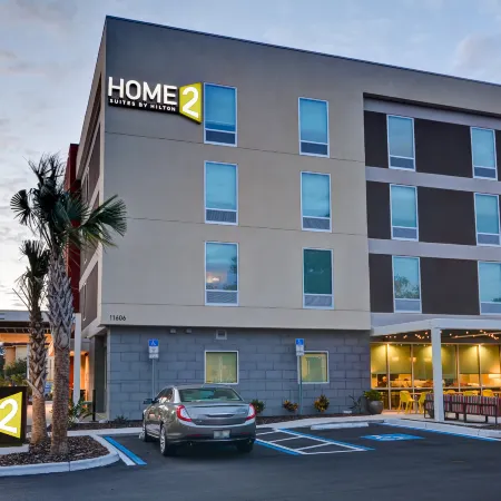 Home2 Suites by Hilton Tampa - USF/Near Busch Gardens Отели рядом с достопримечательностью «Зоопарк Лоури»