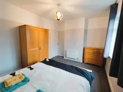 2 Bed Darlington Townhouse Garden & Free Parking Hôtels à : 