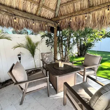 POSHPADZ - Banyan Villa - Close to Jupiter Beach - Private Pool & Tiki Sleeps 8