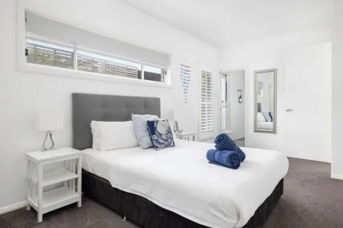 Crisp Stylish Family Villa, near Beach Pets also welcome! Free Wifi+Netflix
