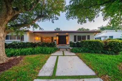 Charming 3-bedroom house 5 min drive to the beach Hotels in Downtown Hollywood