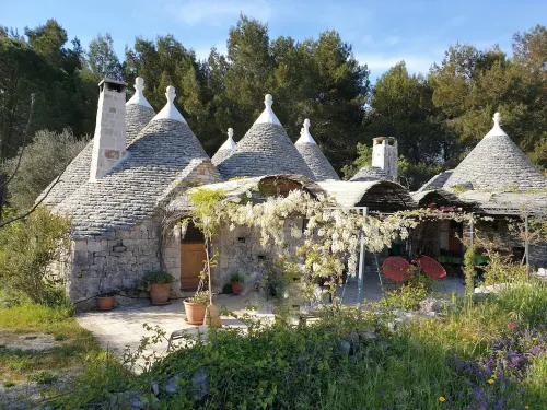Trullo in the woods, a few steps from a hiking and cycling trail