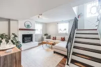 Cozy home centrally located to historical old-town leesburg w/ HotTub & Firepit!