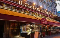 RARE !! LUXURIOUS PARISIAN HAVEN NEAR OPERA GARNIER & GALERIES LAFAYETTE-250 SQM Hotels in Paris