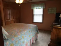 Lake Home walking distance to Marina and 2 more boat landings within a Mile!