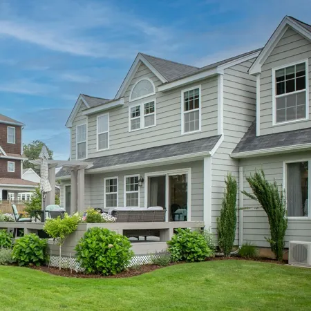 One Block from the Beach. 2 Blocks from Pier Restaurants, Shopping, Etc.