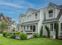 Narragansett Pier's Hadley Seaside Cottage
