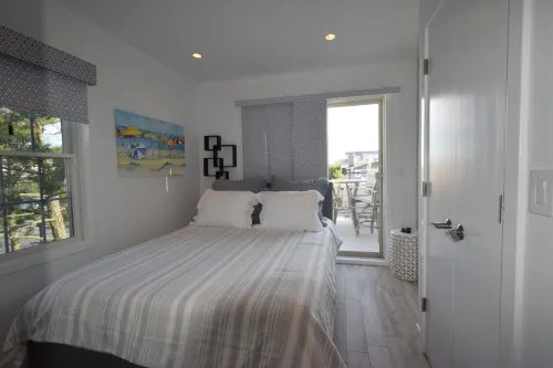 Manhattan on the Beach! Beach block just a short walk up the block