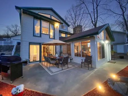 Your Paradise Awaits at the lake. 5bd/3bath big game room.