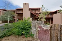 Gorgeous Condo Near Historic Santa Fe Plaza!