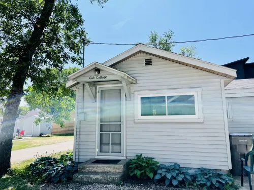 West Lake Okoboji Cub Cottage