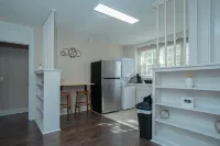 Serene Retreat: Charming 1BR/1BA Apt Close to DT