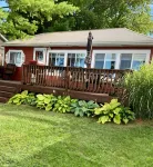 Charming Pratt Lake Lakefront 2BR Cottage
