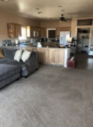 Spacious House close to Laughlin, Lake and River - lots of parking.