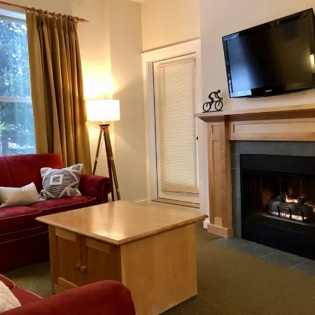 Stratton 1 Bedroom Long Trail Condo, Walk to Village and Lifts