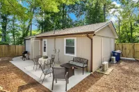 Newly renovated cozy cottage in Black Mountain