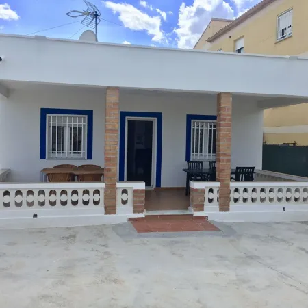 Detached house on the beach of Oliva in Urb. Kiko, on a private plot
