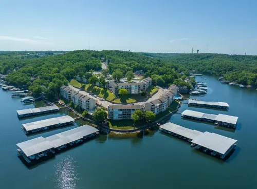 Lake of the Ozarks Get-Away! Experience the Ozarks! the Heart of Osage Beach!! - 4 ดาว