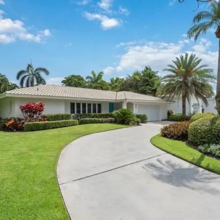 Modern, Luxurious Villa in Park Shore w/Private Beach Access & Heated Pool