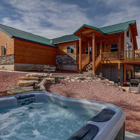 “Luxury Cabin Minutes from Zion East Entrance Views & Hot Tub”