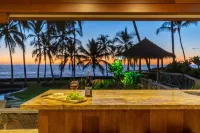 Ultra private oceanfront gated compound with pool & spa just minutes from town. Hotel a 