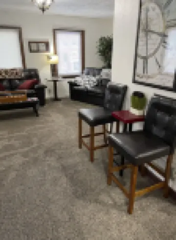 2 Bedroom, 1 Bath Apartment . Walk to Mayo, Trails, Parks, Shopping, Restaurants