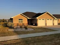 Cozy 2 br Home - Fireplace, Man Cave, Office, & Heated Garage Spaces