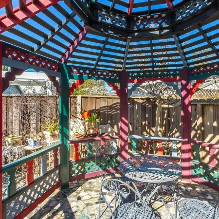 VICTORIAN PARADISE WITH INTELLIBED BED IN DOWNTOWN CAMPBELL