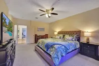 Wow Wow! This Location! Heated Pool 2.5 Blocks Publix, Beach, Restaurants Shops!