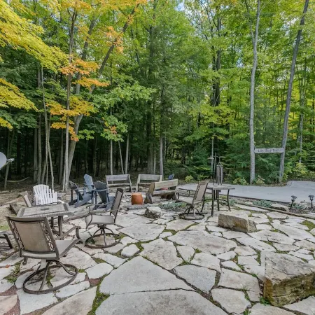 Immaculate Hand-Hewn Log Cabin ~ Private Wooded Setting In Egg Harbor