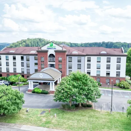 Holiday Inn Express & Suites KODAK EAST-SEVIERVILLE by IHG Отели в г. Севьервилл