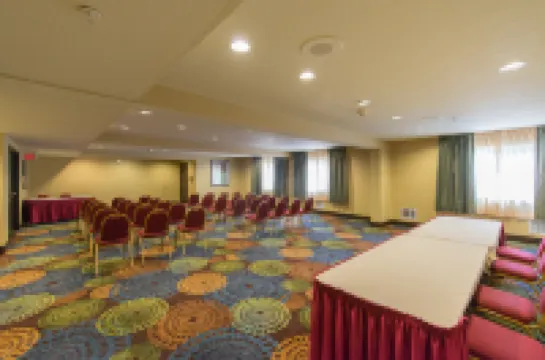 홀리데이 인 익스프레스 포틀랜드 이스트-트라우트데일