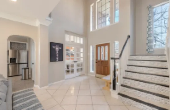 Relax in our spacious villa, just a quick ride away to Grapevine Malls & Airport