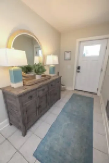Memory Lane-Family Retreat- 1 Block From Ocean, King Bed, Parking For 4 Vehicles