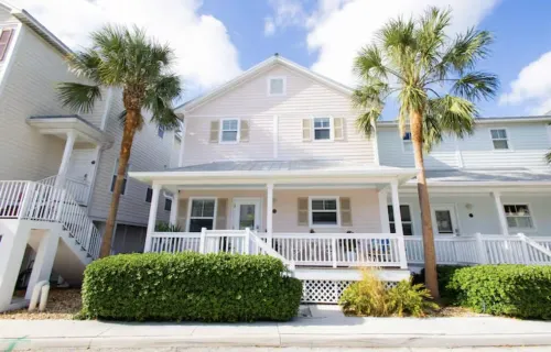 3-bedroom townhome in Key West with fitness room, WiFi