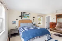 Classic Martha's Vinyard-Inspired Lovely 4 bedroom House with Pool In Bellport Hotels in Bellport