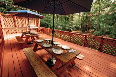 New! Riverfront/6BR/Hottub/Games/Lake Access/Indoor Pool