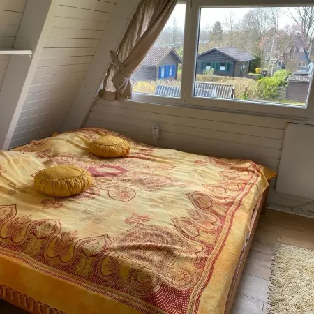 Vacation home close to the beach with patio cover; fiberglass; garden; parking at the house